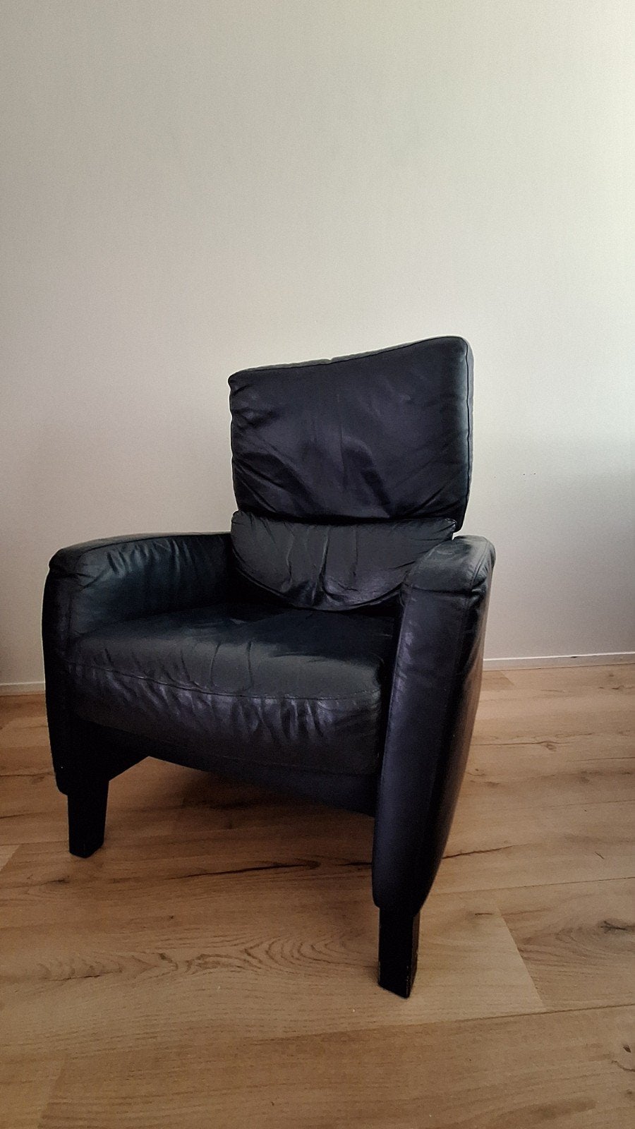 Comfortabele zwarte leren fauteuil, Ophalen, Gebruikt, 75 tot 100 cm, Modern