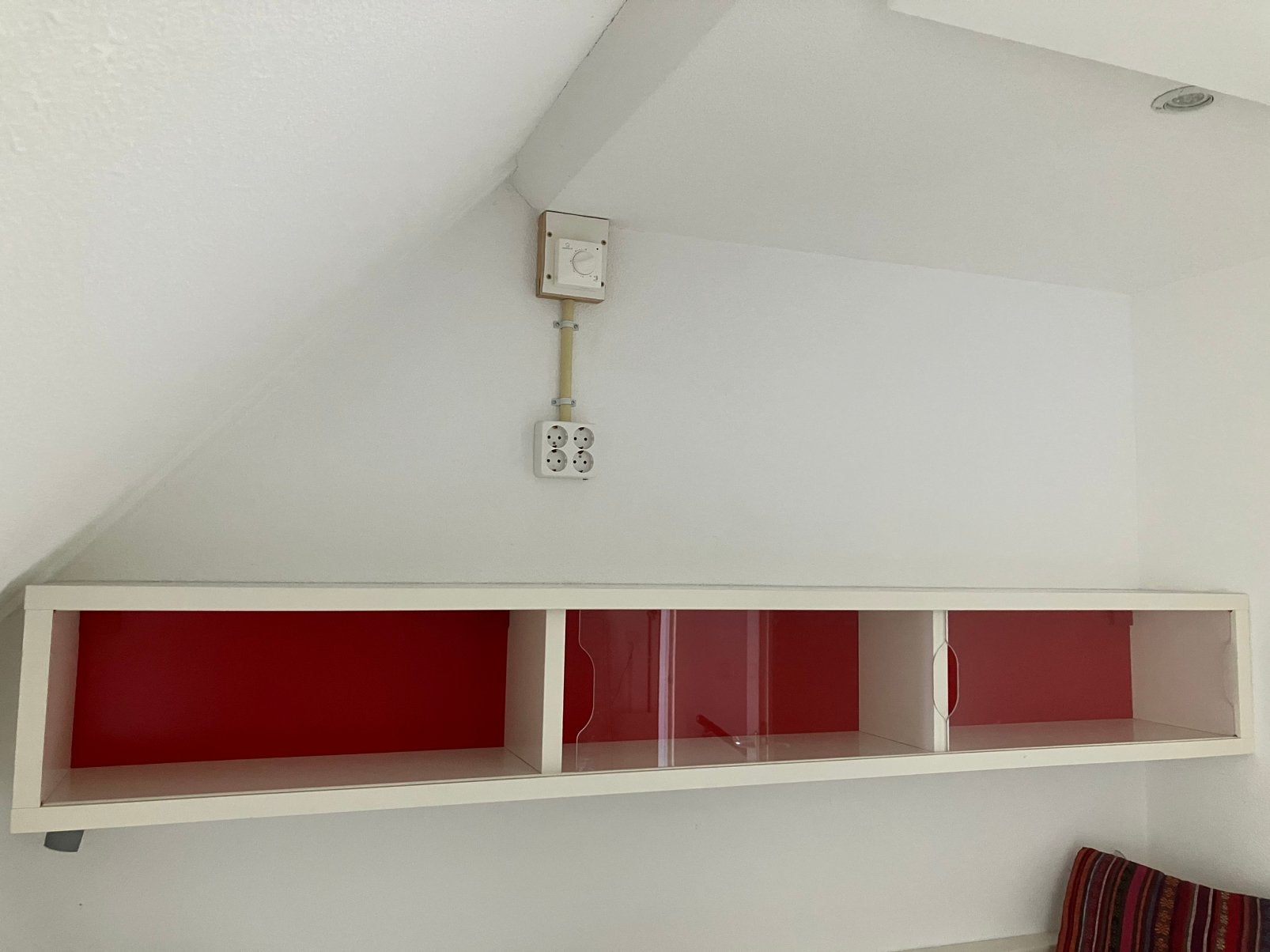 IKEA muurkastje pronkkastje wandplank kinderkamer, Ophalen, Zo goed als nieuw