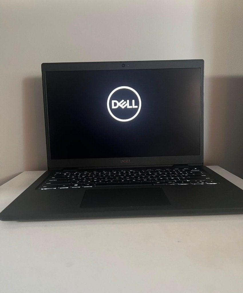 Dell laptop 256GB SSD 8 GB RAM Windows 11 Pro & Office 2024, 256 GB, 2 tot 3 Ghz, Qwerty, 8 GB