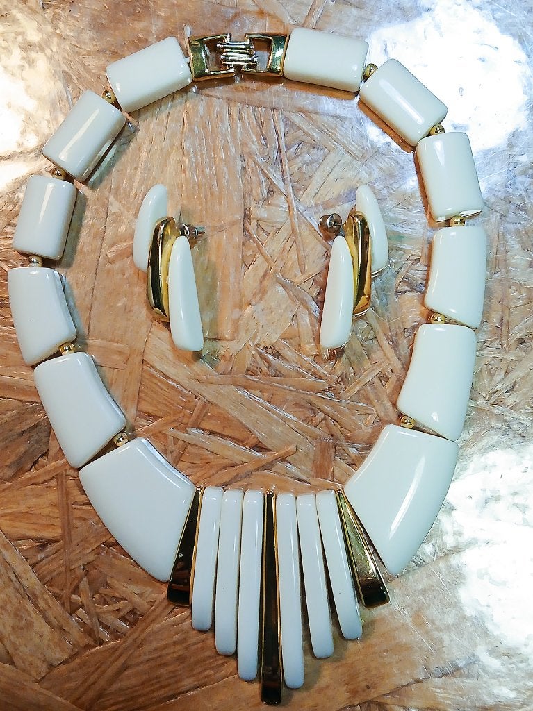 Jaren '70 vintage wit en gouden ketting en oorbellen Set, Ophalen of Verzenden, Zo goed als nieuw, Goud, Overige materialen