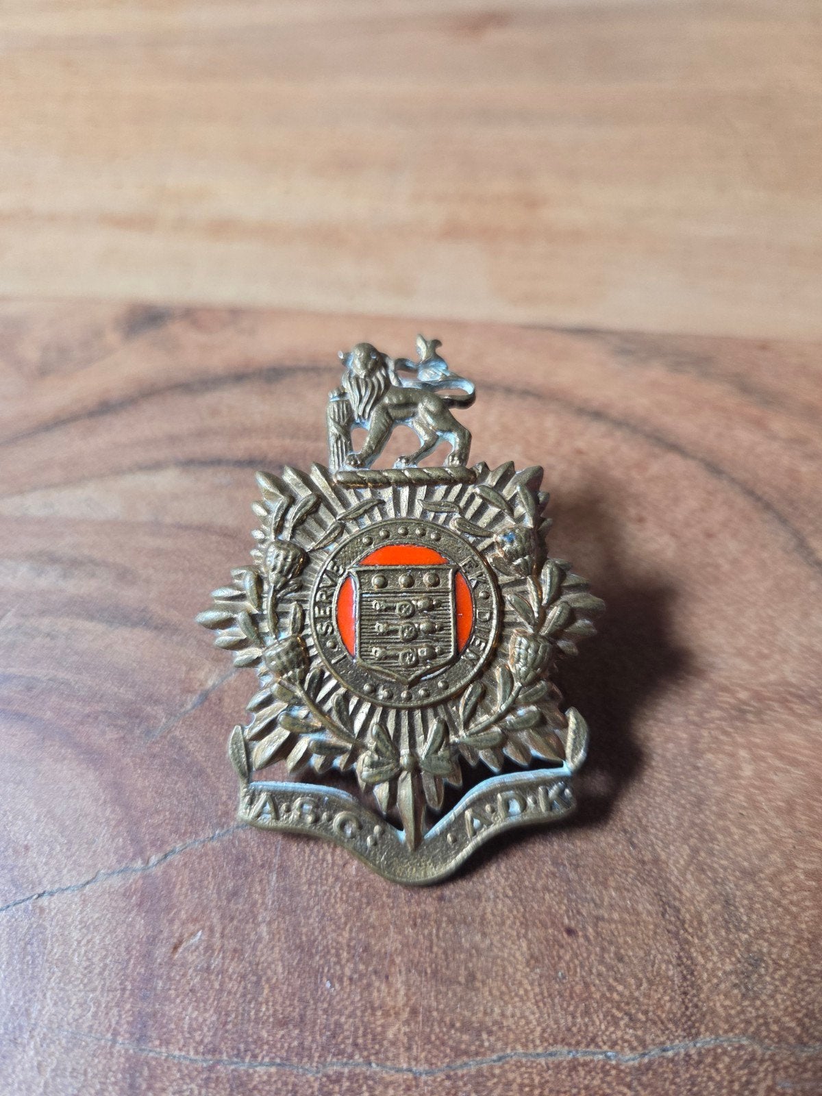 Baret embleem army service corps, Verzamelen, Ophalen of Verzenden, Landmacht, Overige gebieden, Embleem of Badge