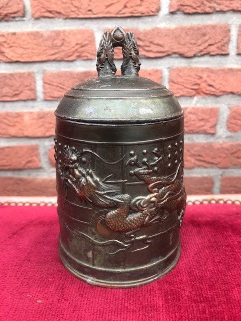 antieke drakenpot, Ophalen of Verzenden, Reliëf