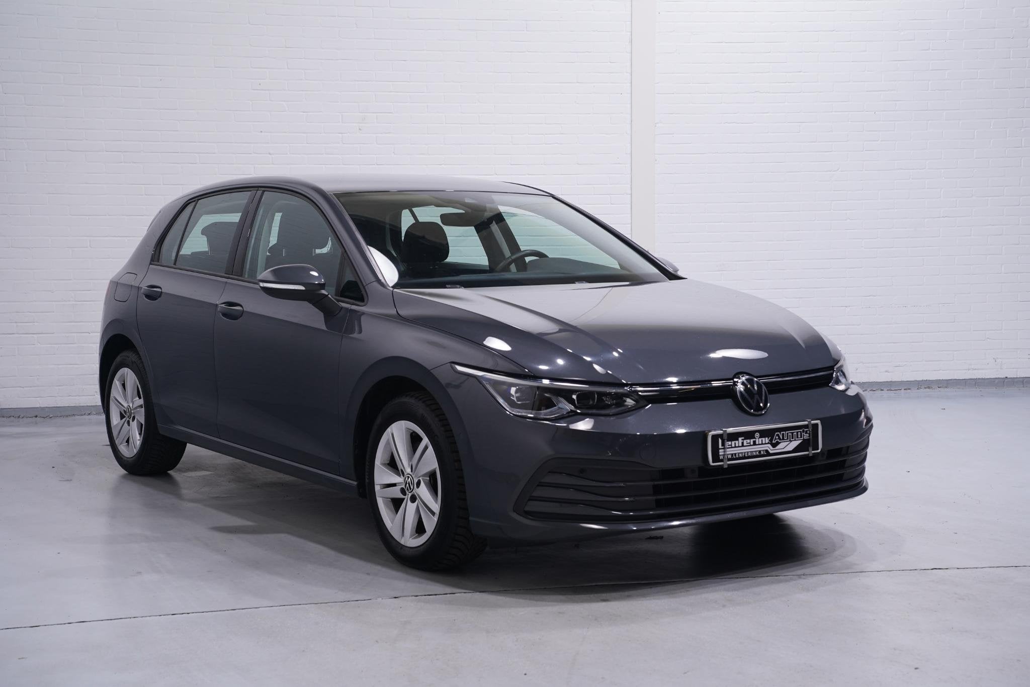 Volkswagen Golf 1.0 eTSI Life Business Apple Carplay Camera, Auto's, Gebruikt, Euro 6, Automatische klimaatregeling, 49 €/maand