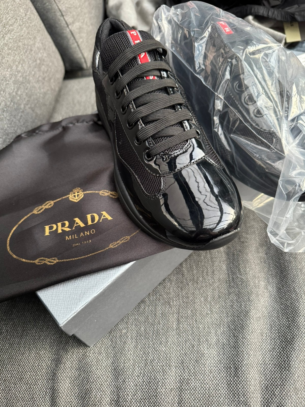 Prada cups, Ophalen, Nieuw, Zwart