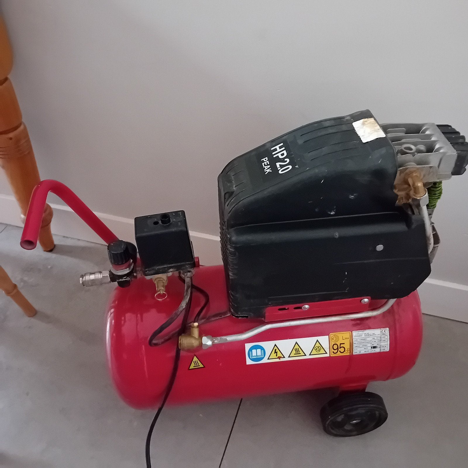 Roda compressor 2.0 HP  m otor loopt, bouwt geen druk op, Ophalen, Gebruikt, Minder dan 200 liter/min, Minder dan 6 bar