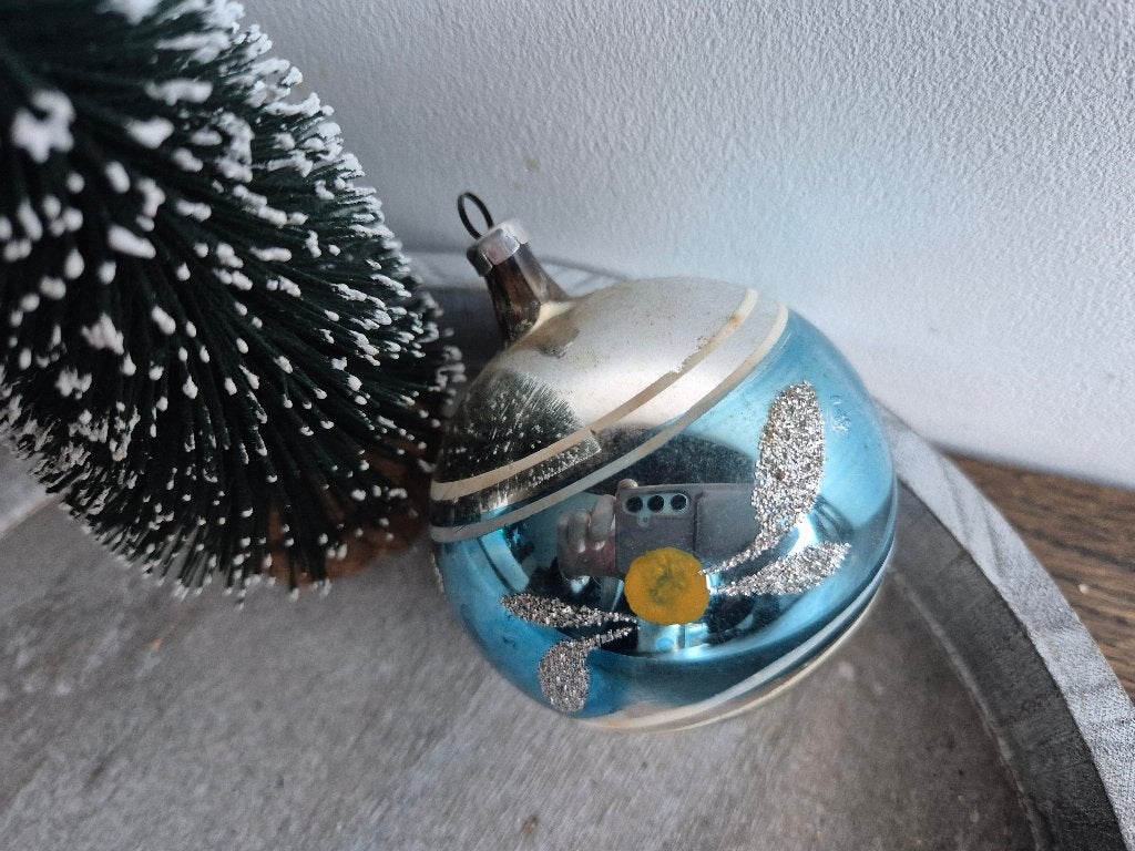 Vintage kerstbal met blauwe streep 601, *, Gebruikt, *, Ophalen of Verzenden