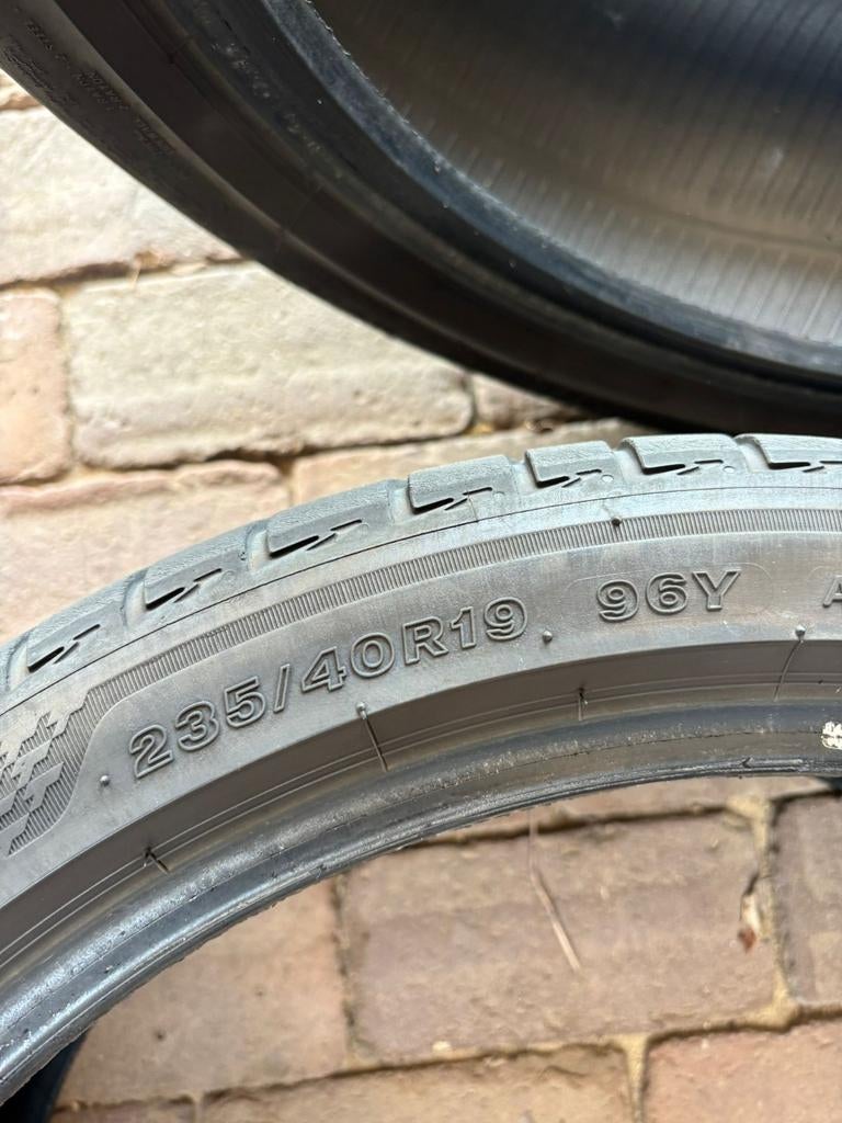 Zomerbanden 235/40R19 96Y - Gebruikt, Auto-onderdelen, Banden en Velgen, Gebruikt, 235 mm, Band(en), Personenwagen