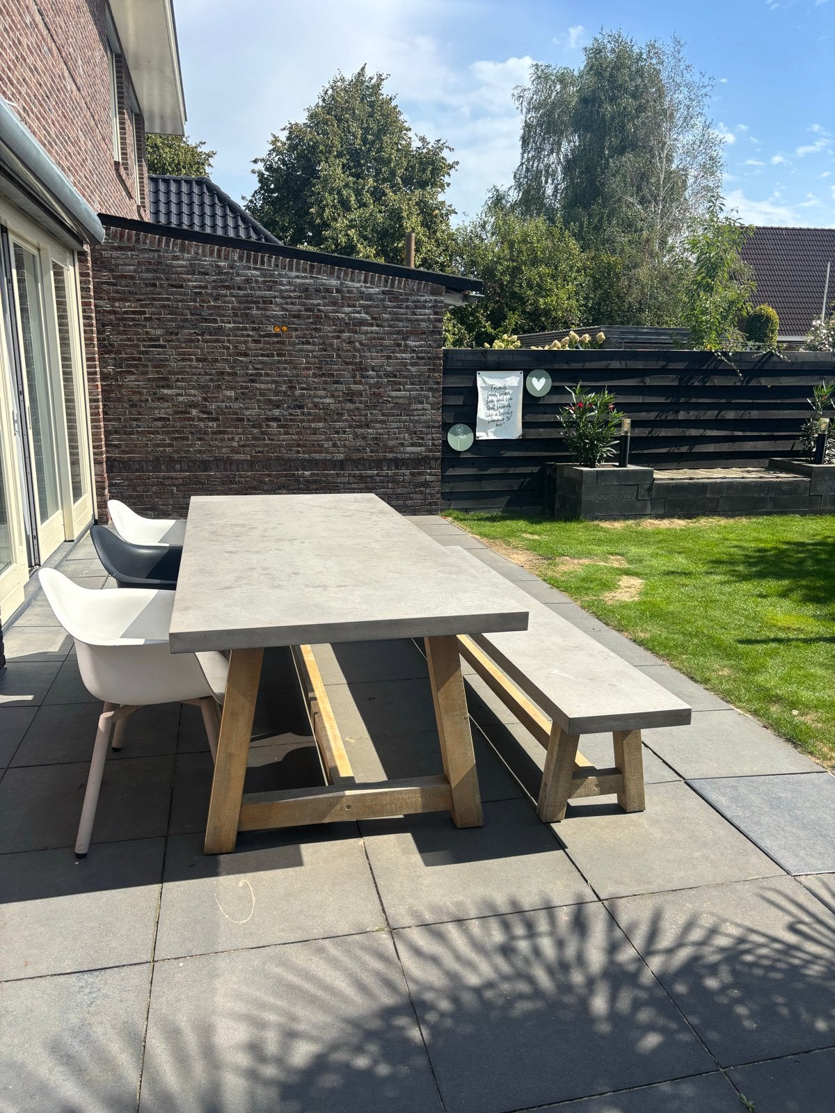 Betonnen tuintafel met bankje en 3 stoelen - Gebruikt, Ophalen, Gebruikt, Rechthoekig, Overige materialen