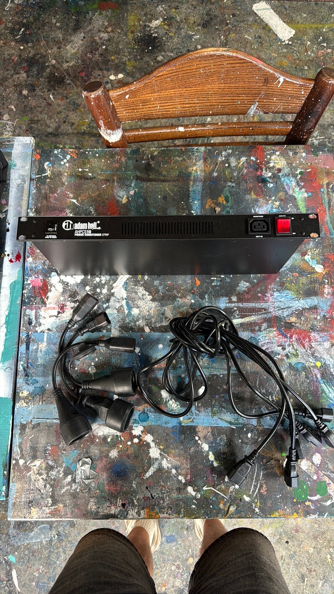 Adam Hall powerconditioner strip, Ophalen of Verzenden, Zo goed als nieuw, Minder dan 500 watt