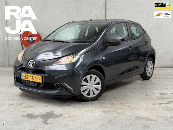 Toyota Aygo 1.0 VVT-i x-now NAP Airco Cruise Netjes, Auto's, Voorwielaandrijving, Stof, Gebruikt, Euro 6