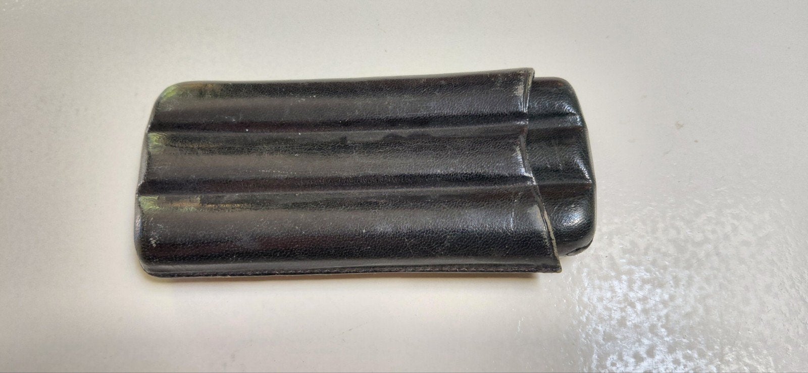 Mooie oude vintageleren sigaren etui voor en met 3 sigaren, Ophalen of Verzenden, Gebruikt, Tabaksdoos of Verpakking