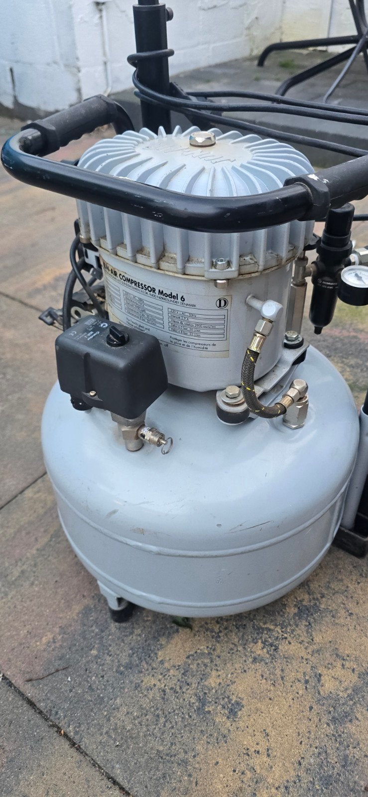 Jun air compressor, Ophalen, 6 tot 10 bar, Zo goed als nieuw, Minder dan 200 liter/min