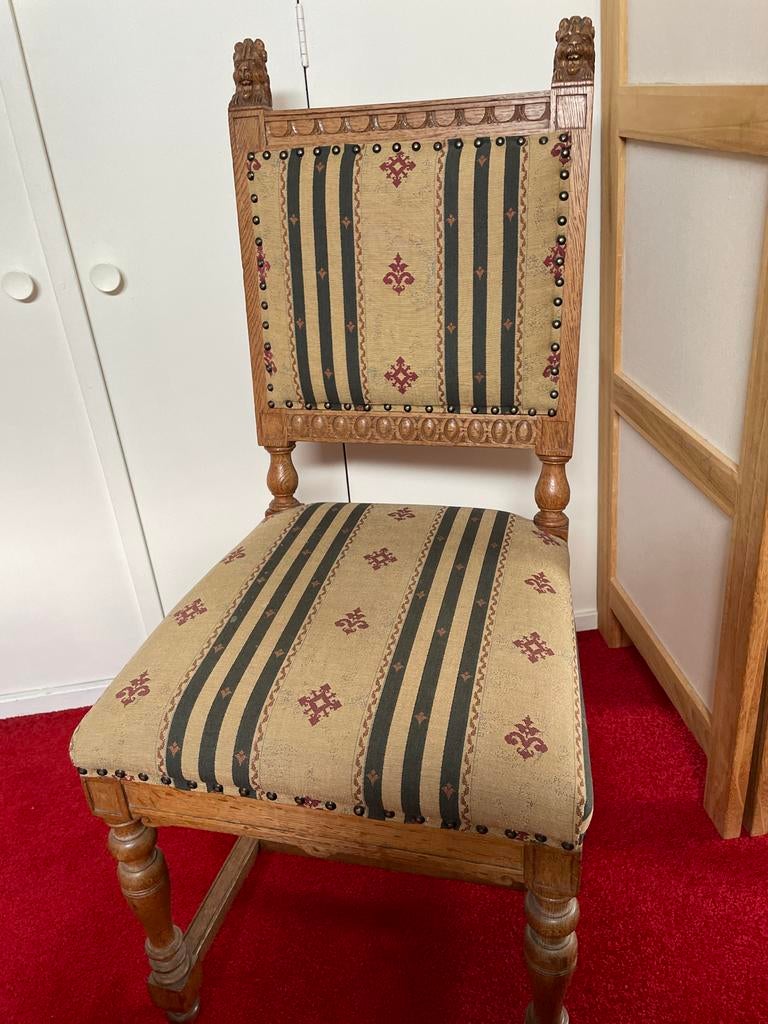 Antieke stoel met houtsnijwerk en gestoffeerde zitting, Antiek en Kunst, Antiek | Meubels | Stoelen en Banken, Ophalen