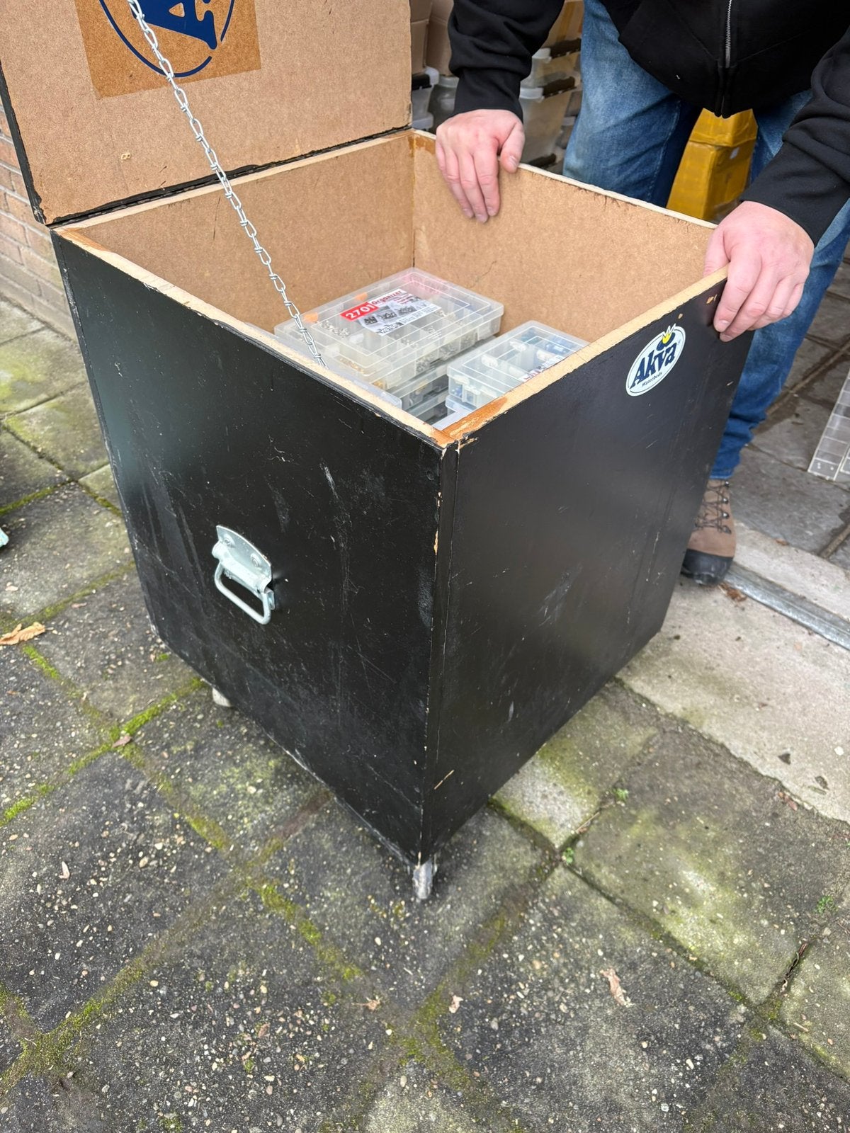 Kisten vol met verdeelbakken met kralen glas metaal, Ophalen of Verzenden, Zo goed als nieuw, Kraal