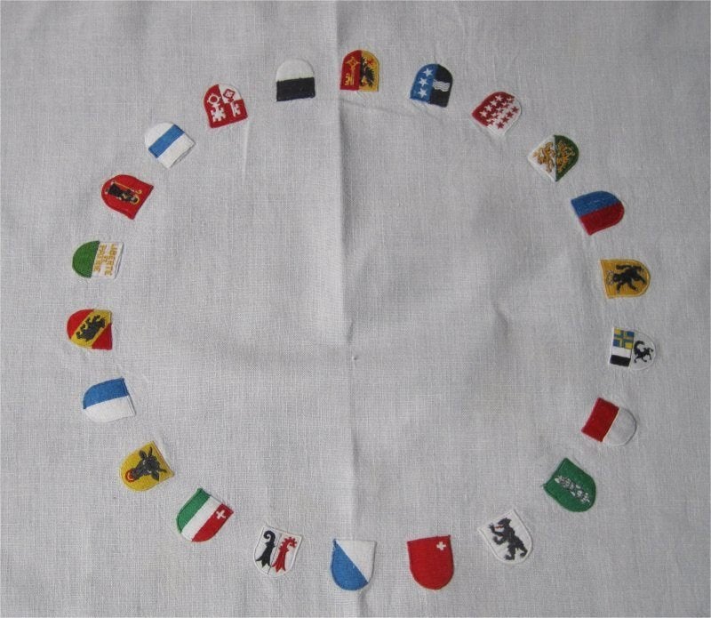 Tafelkleed - Zwitserland - perfecte staat - linnen, Antiek en Kunst, Antiek | Kleden en Textiel, Ophalen of Verzenden