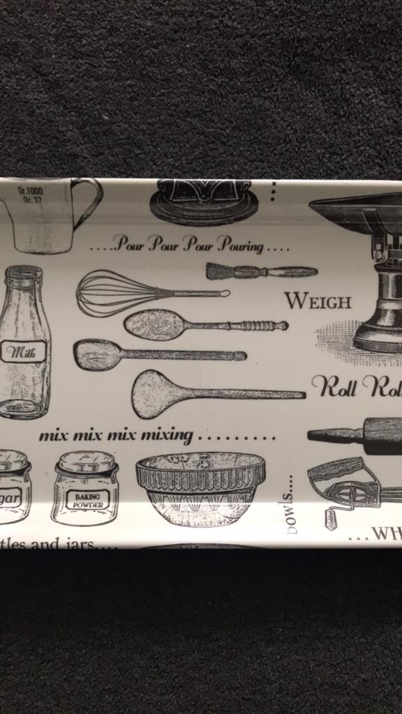 Dienblad met decor van oud keukengerei, Ophalen of Verzenden, Zo goed als nieuw, Rechthoekig, Kunststof