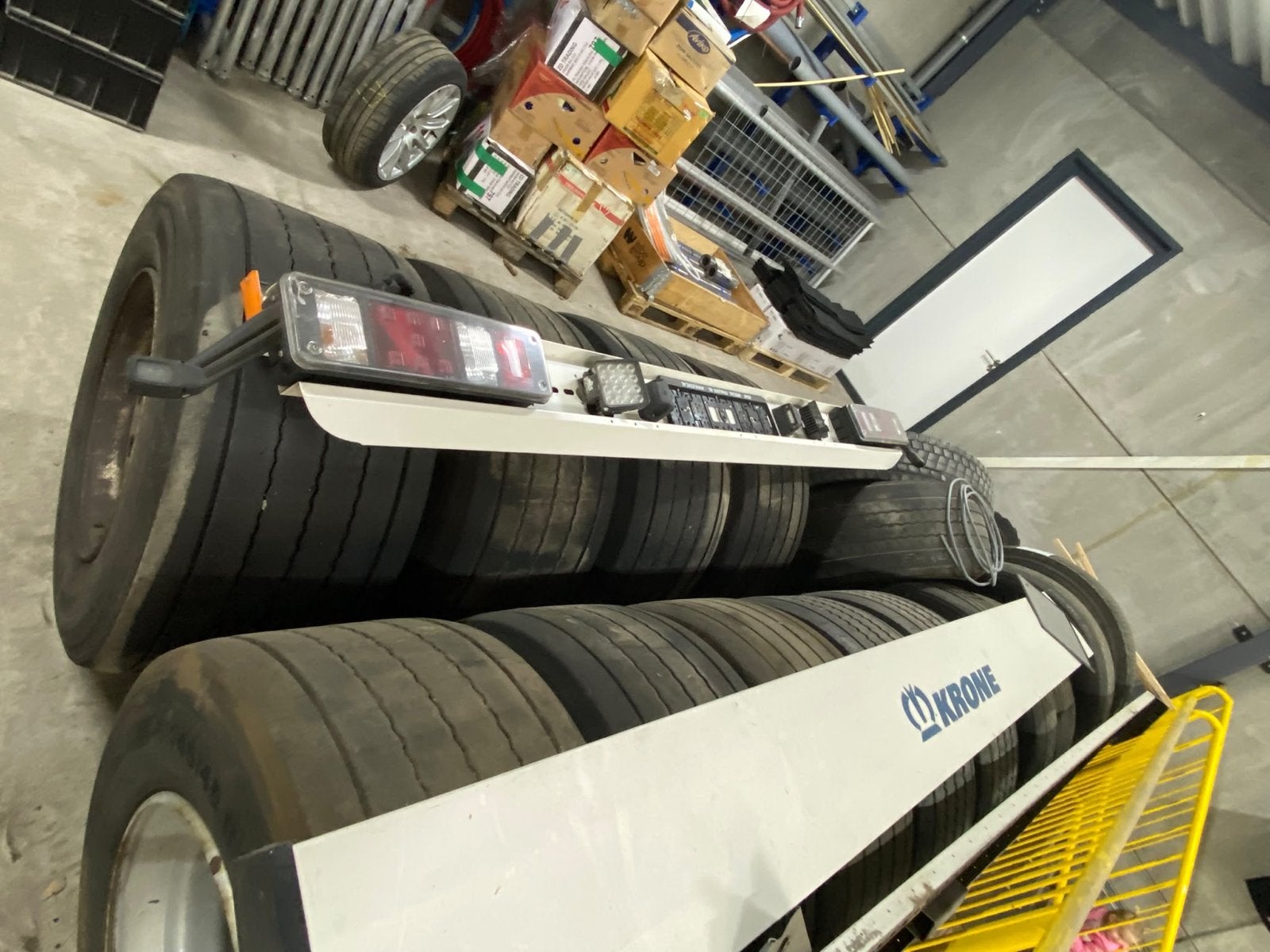 Achterbumper Krone trailer inclusief verlichting, Ophalen of Verzenden, Gebruikt, Overige merken, Overige Auto-onderdelen