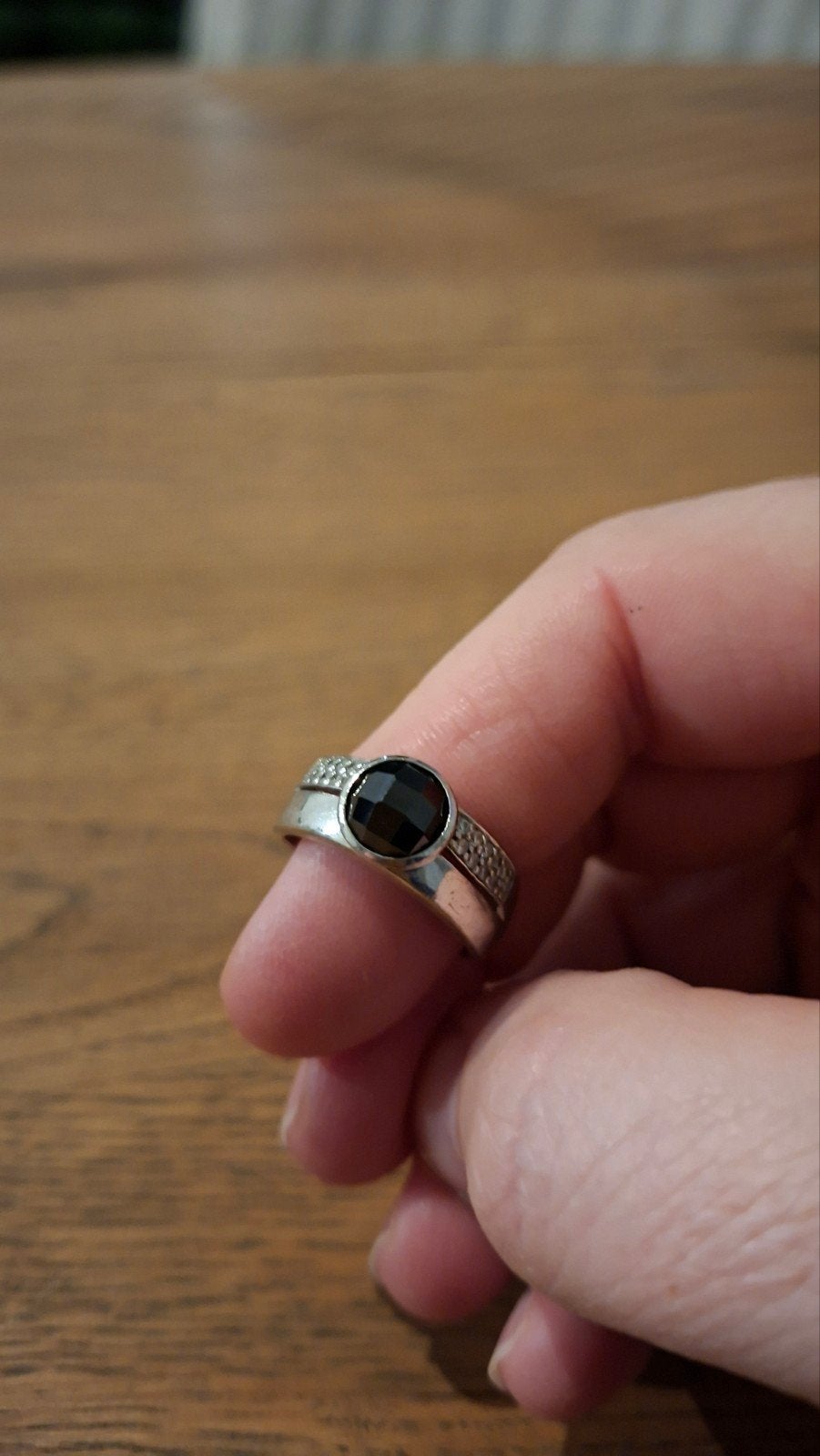 Zilveren ring met zwarte steen , Tisento, 18 tot 19, Gebruikt, Met edelsteen, Ophalen of Verzenden