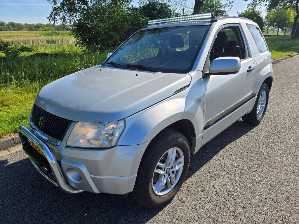 Suzuki Grand Vitara  1.6 3D 2005  4x4 Airco APK 24-3-2027, 1345 kg, 4 cilinders, Handgeschakeld, Particulier