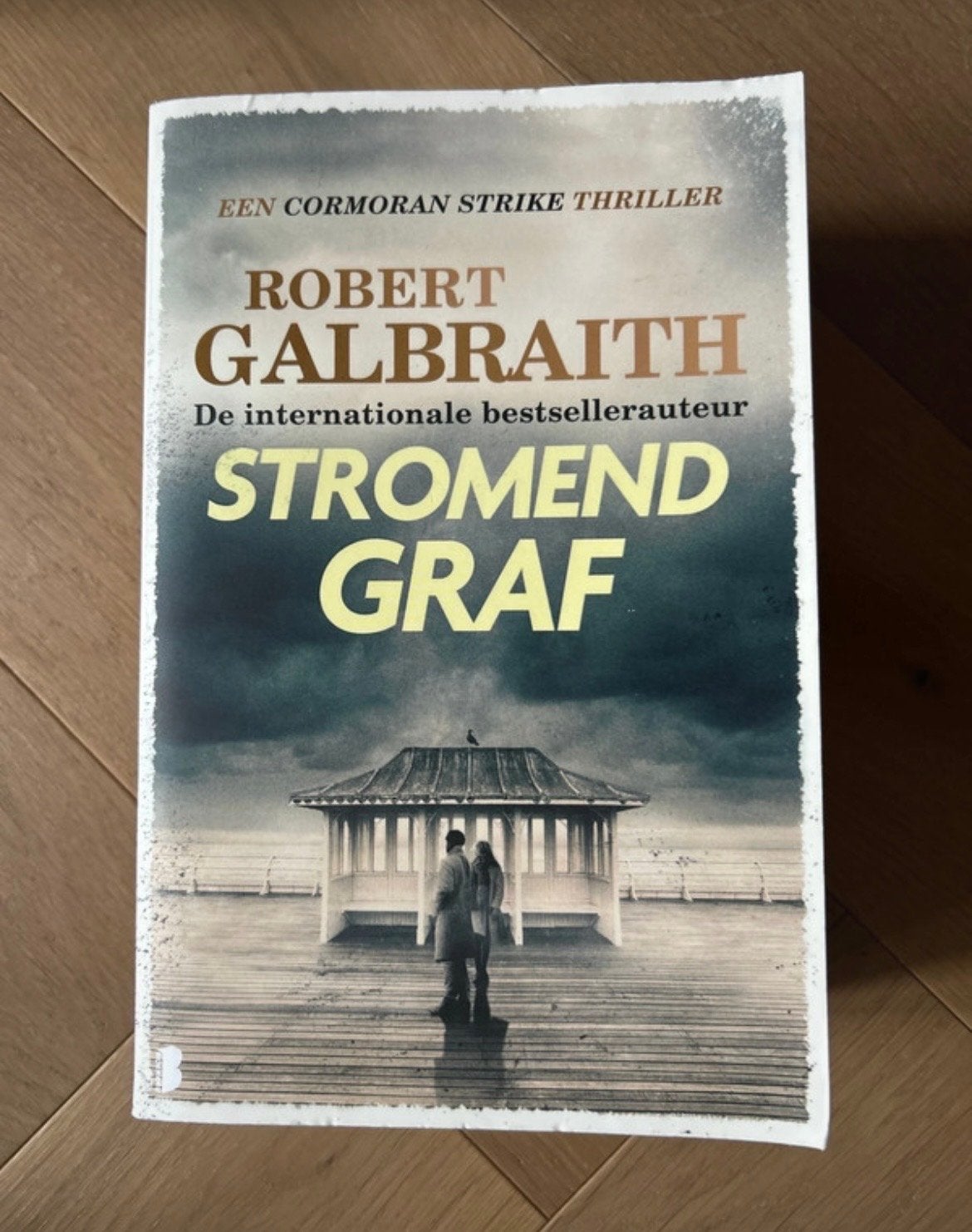 Stromend Graf - Robert Galbraith (Cormoran Strike Thriller), Ophalen of Verzenden, Zo goed als nieuw