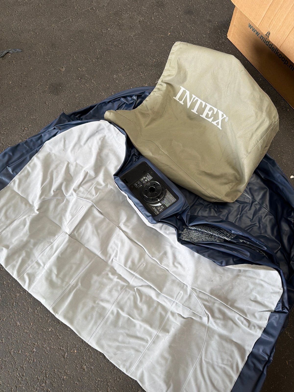 Intex Luchtbed met Ingebouwde Pomp - 1-persoons, Caravans en Kamperen, Luchtbedden, Ophalen, Ingebouwde pomp, Gebruikt, 1-persoons