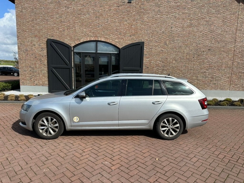 Skoda Octavia 1.6 TDI Greentech 115pk Dsg-7 2019 Grijs, Auto's, Stof, 4 cilinders, Origineel Nederlands, Octavia