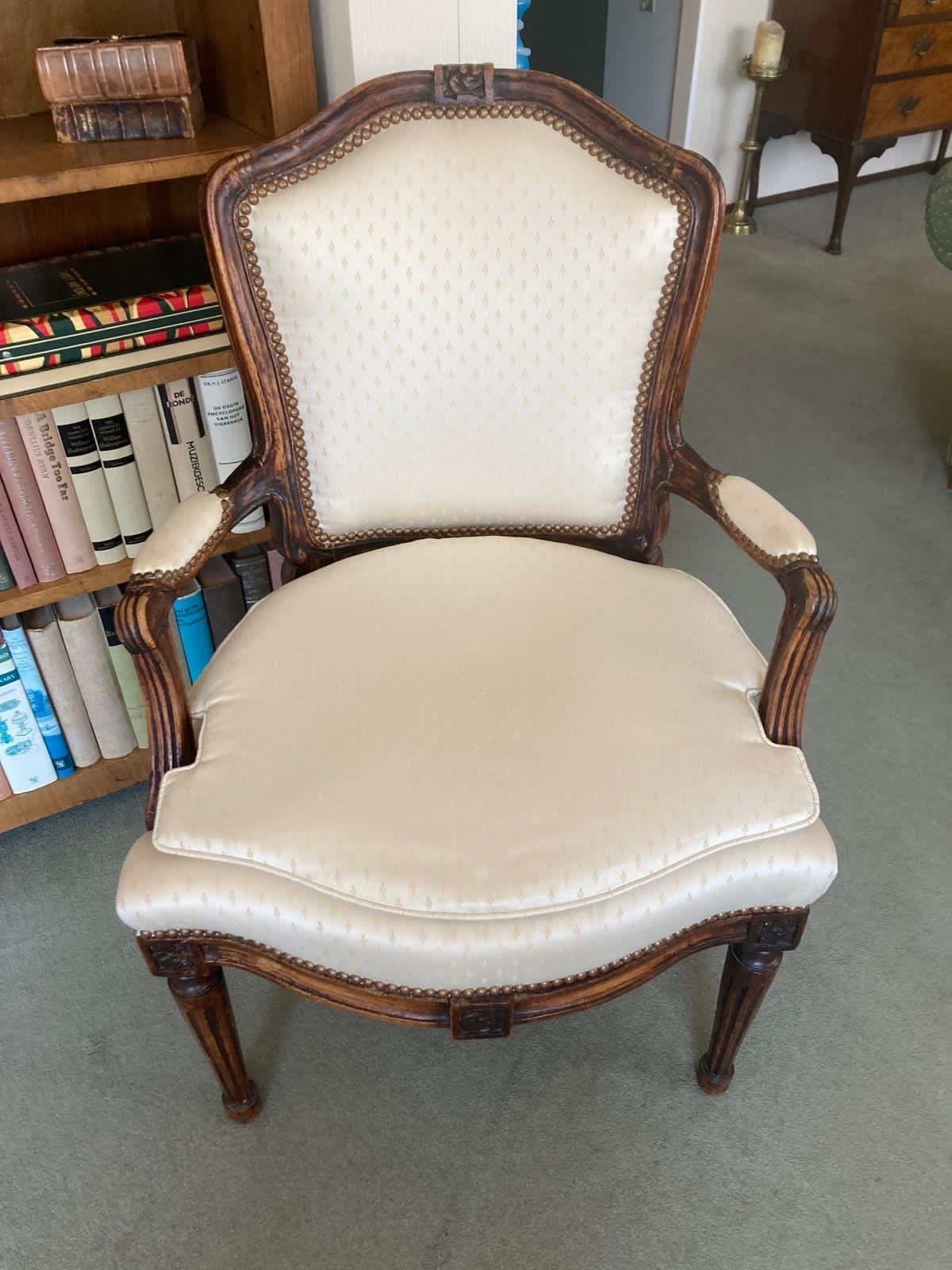 Antieke fauteuil, prachtig bekleed, Ophalen