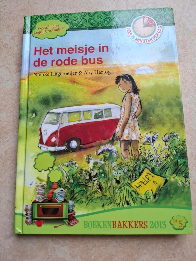 Aby Hartog - Het meisje in de rode bus, Fictie algemeen, Aby Hartog; Nienke Hagemeijer, Ophalen of Verzenden, Zo goed als nieuw