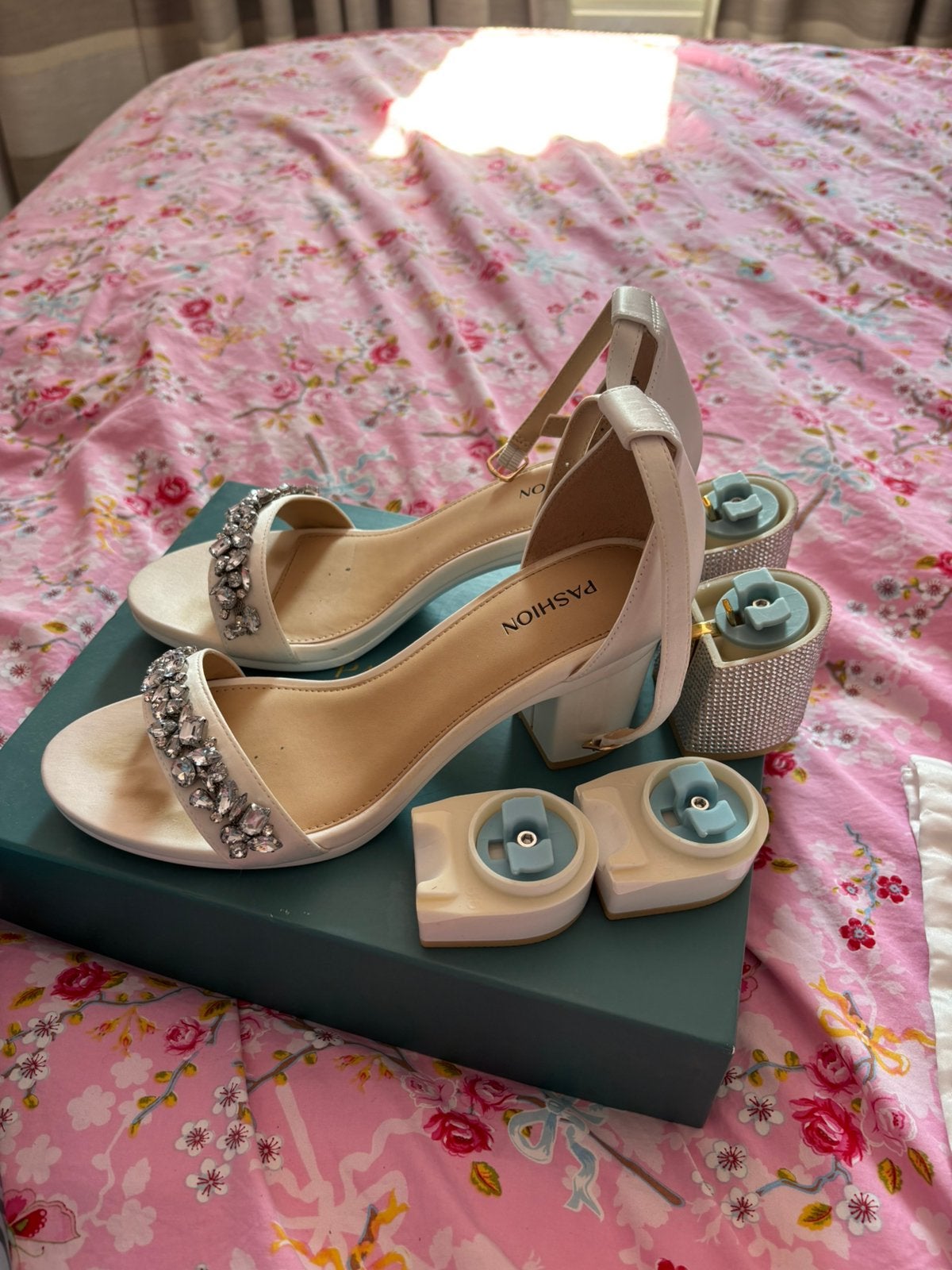 Witte trouwschoenen – verwisselbare hak – maat 8.5, Ophalen of Verzenden, Zo goed als nieuw, Wit, Schoenen