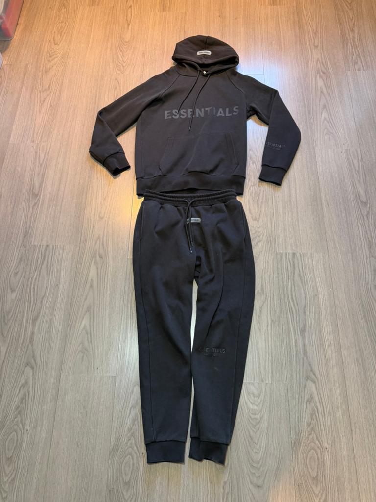 Essentials trainingspak zwart maat M, Kleding | Heren, Ophalen of Verzenden, Zo goed als nieuw, Maat 48/50 (M), Zwart