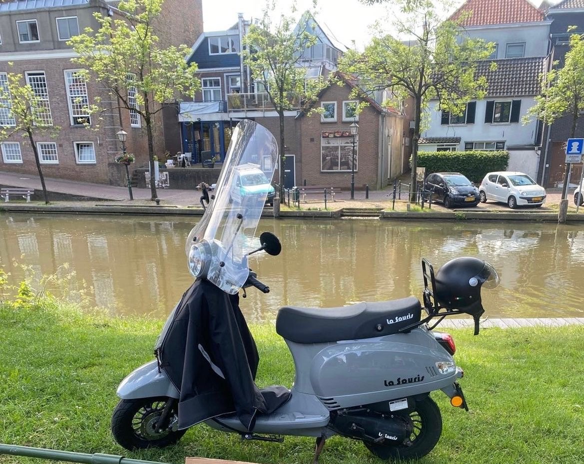 La Souris scooter grijs, oktober 2023, weinig km gereden, Ophalen, Zo goed als nieuw, Benzine, Overige merken