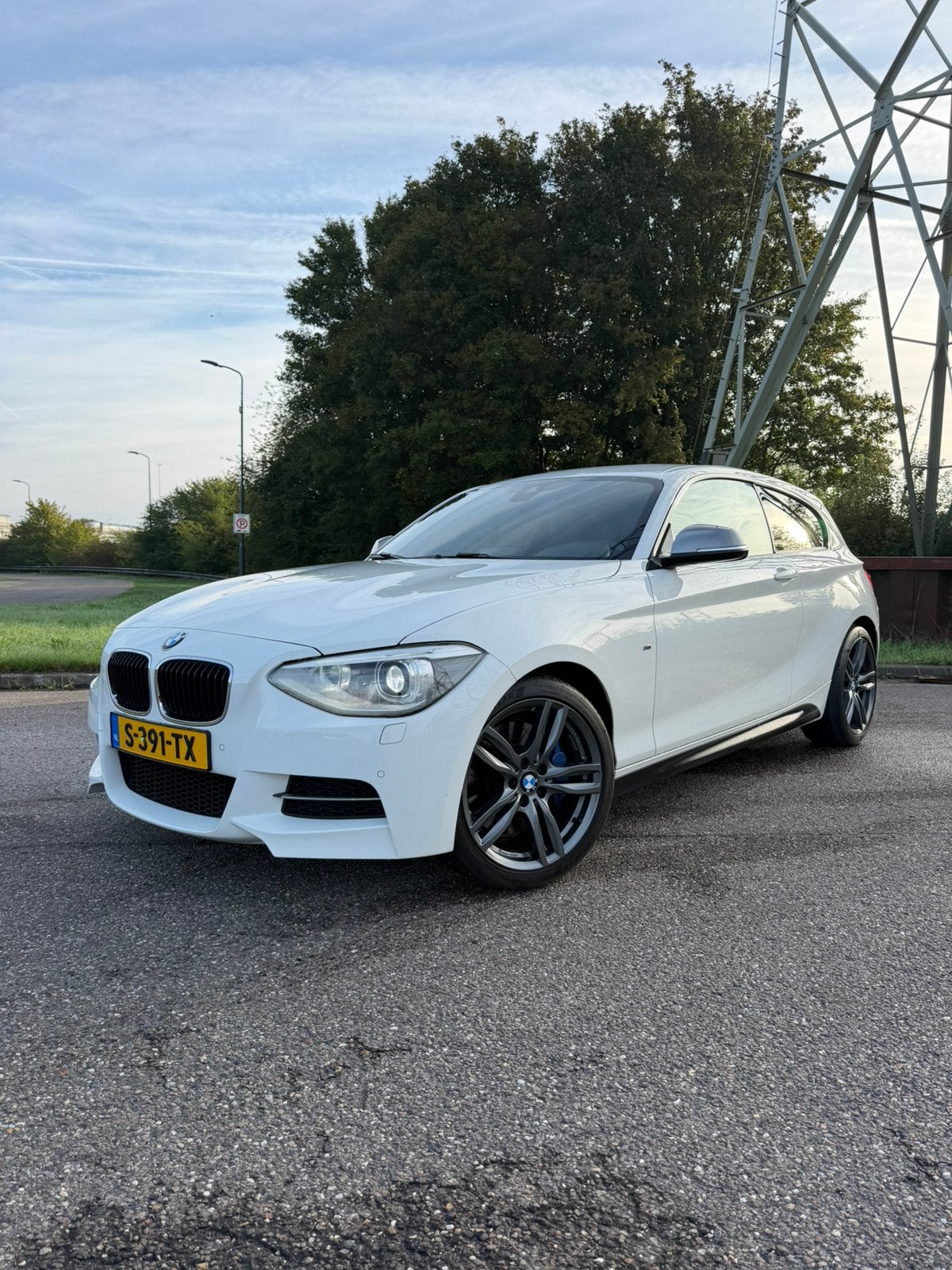BMW M135i Xdrive AUT 2014, 1490 kg, Zwart, 320 pk, Wit