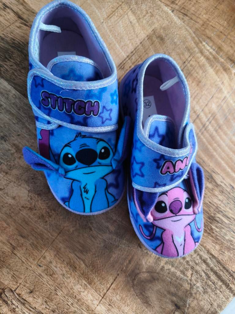 Stitch slofjes maat 32, Kinderen en Baby's, Kinderkleding | Schoenen en Sokken, Ophalen, Jongen of Meisje, Overige typen, Zo goed als nieuw