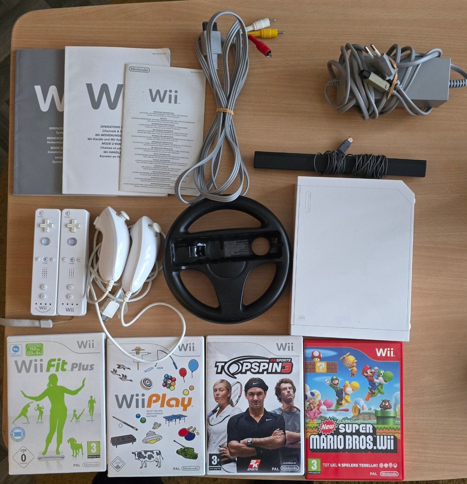Nintendo Wii compleet | 2 controllers + 4 games, Ophalen of Verzenden, Gebruikt, Met 2 controllers, Met games