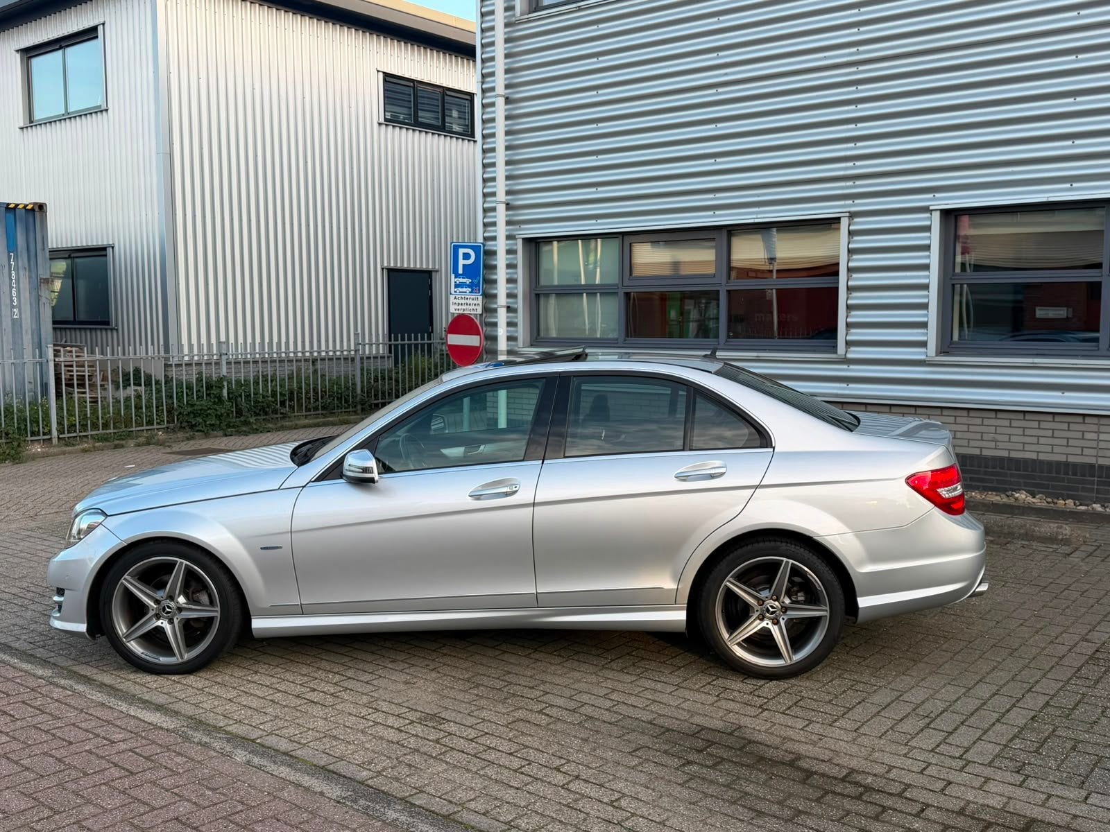 Foto 9 van Mercedes-Benz C-klasse 180 Avantgarde AMG - Automaat - Schui