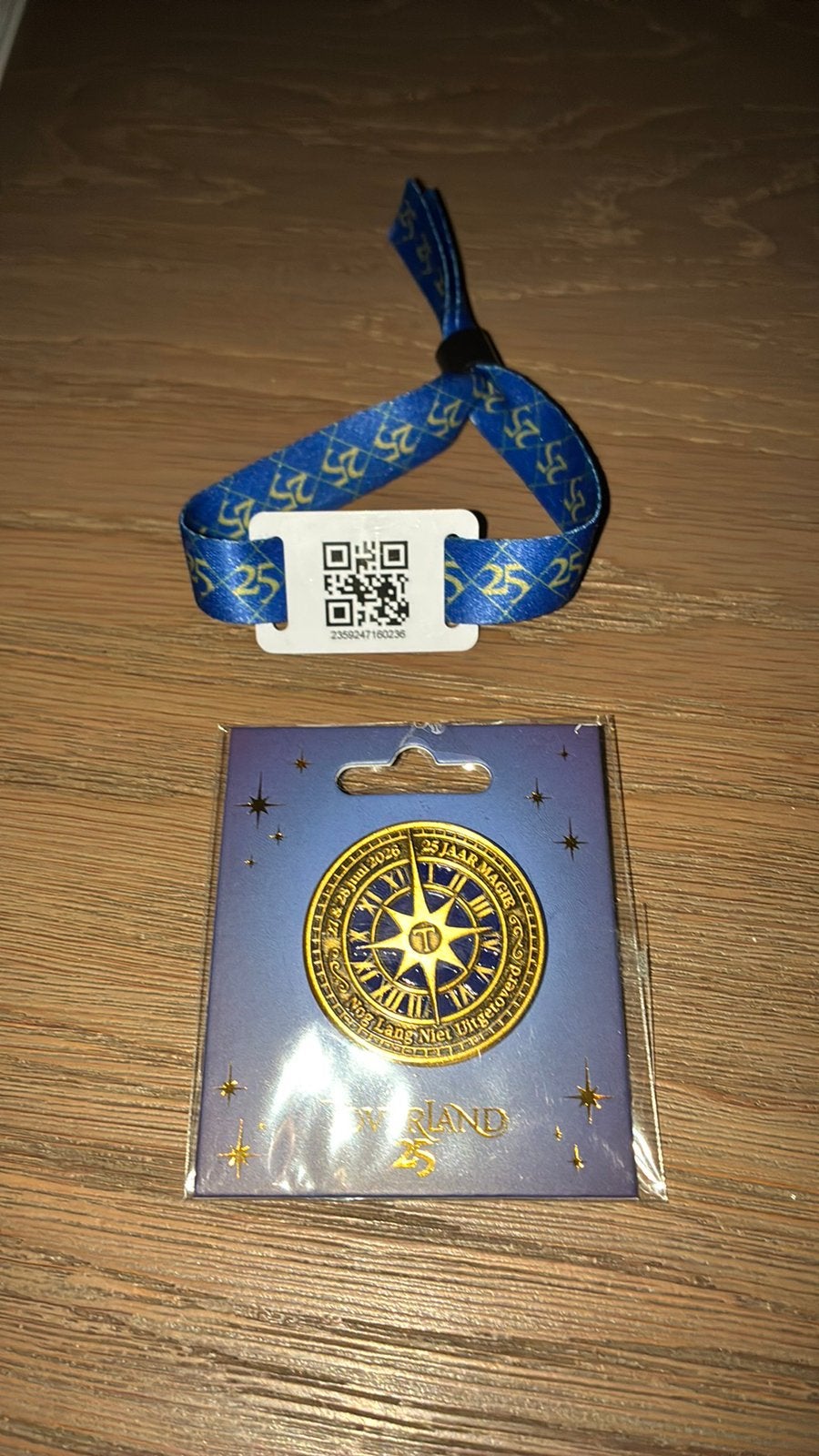 Toverland 25 jaars challange pin + challenge bandje, Verzamelen, Speldjes, Pins en Buttons, Ophalen of Verzenden, Nieuw, Speldje of Pin
