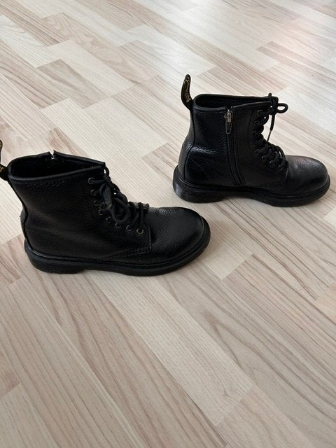 Dr. Martens laarsjes kleur zwart maat 35, Kinderen en Baby's, Kinderkleding | Schoenen en Sokken, Dr. Martens, Gebruikt, Meisje