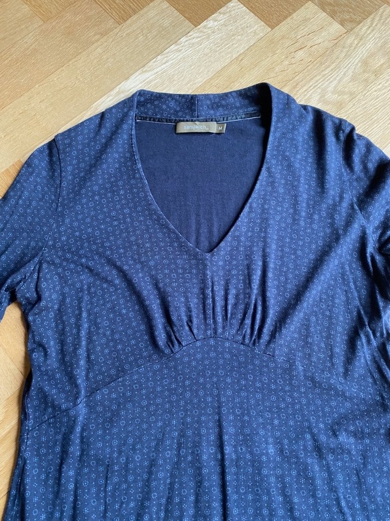 Donkerblauwe jurk met figuurtjes Sandwich maat S/M, Kleding | Dames, Blauw, Ophalen of Verzenden, Knielengte, Maat 36 (S)