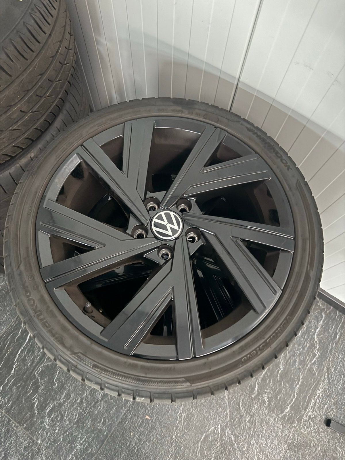VW Golf 8 R-Line 18 inch Bergamo velgen met Hankook banden, 18 inch, Gebruikt, Banden en Velgen, Ophalen of Verzenden
