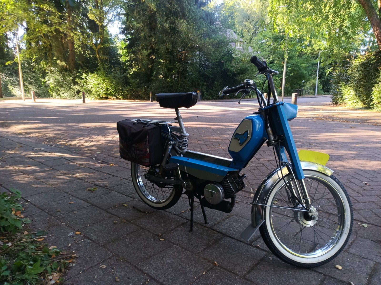 Peugeot 104 uit 1977 met Nederlands kenteken, Fietsen en Brommers, Brommers | Oldtimers, Maximaal 45 km/u, 1 versnellingen, 50 cc
