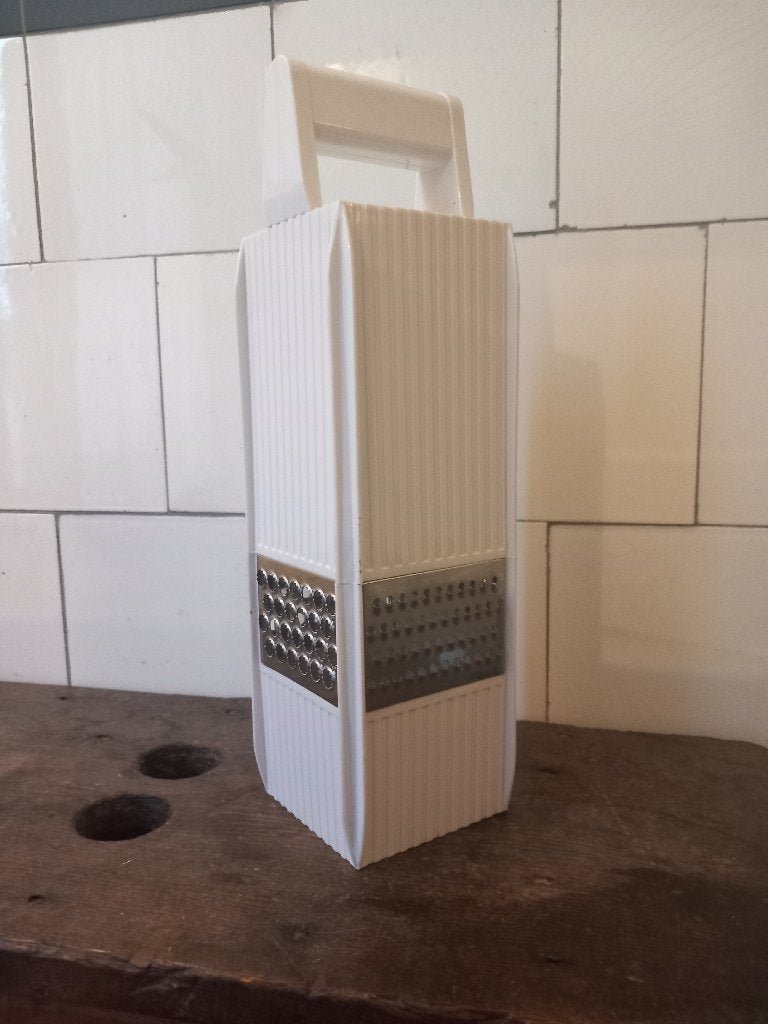 rasp, grater met afsluitbaar opvangbakje bewaarbakje handig!, Ophalen