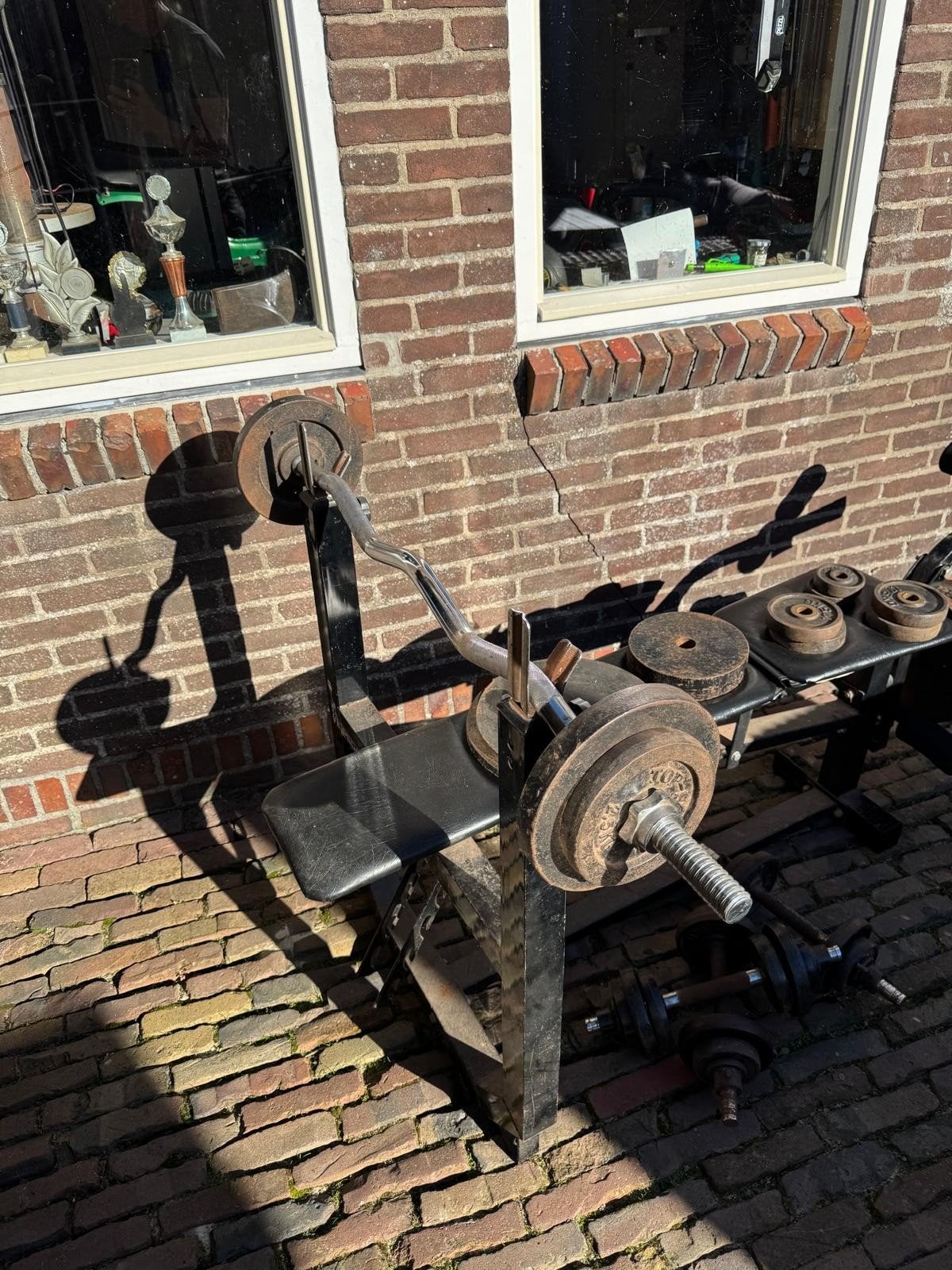 Fitnessbank met halterstang en gewichten, Ophalen, Gebruikt, Armen, Fitnessbank