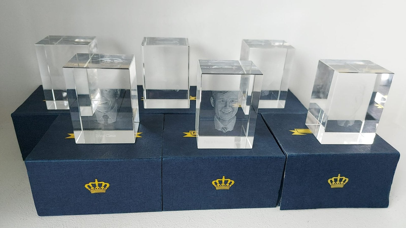 Hologram glazen beeldjes koninklijk huis, Ophalen of Verzenden, Zo goed als nieuw, Servies