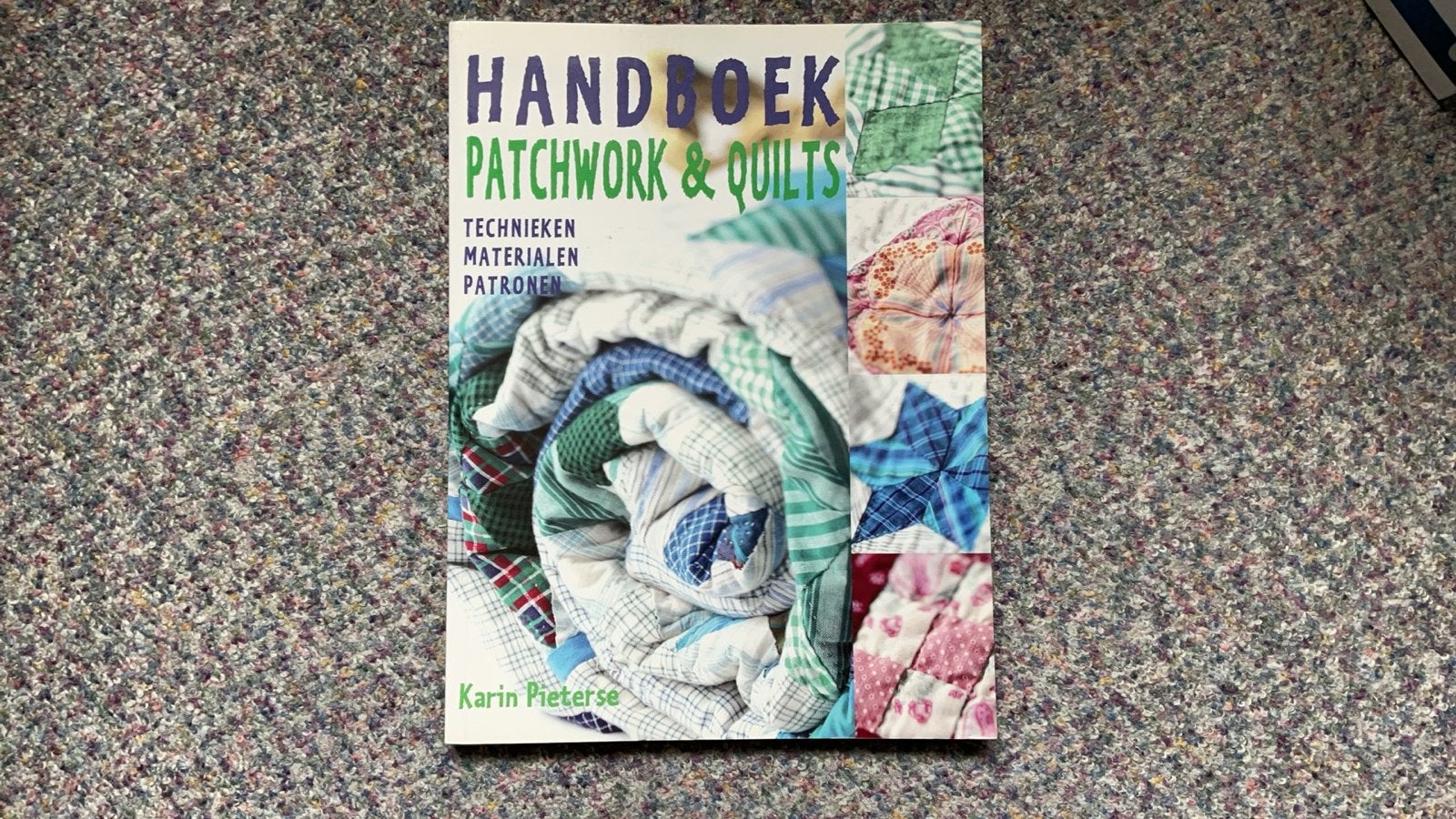 Handboek Patchwork & Quilts - Technieken, Materialen, Patron, Ophalen of Verzenden, Gelezen, Borduren en Naaien