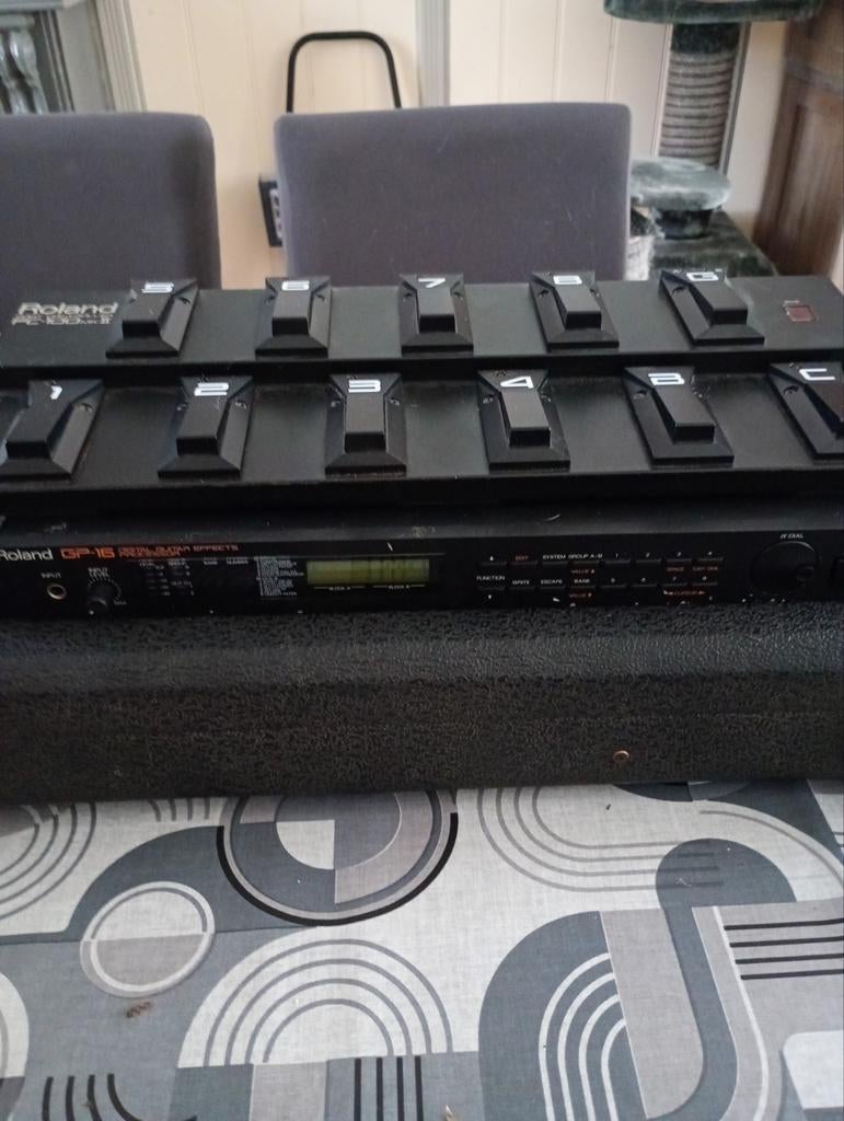 Roland GP-16 Digital Guitar Effects Processor met FC-100mkII, Ophalen of Verzenden, Gebruikt, Delay of Echo