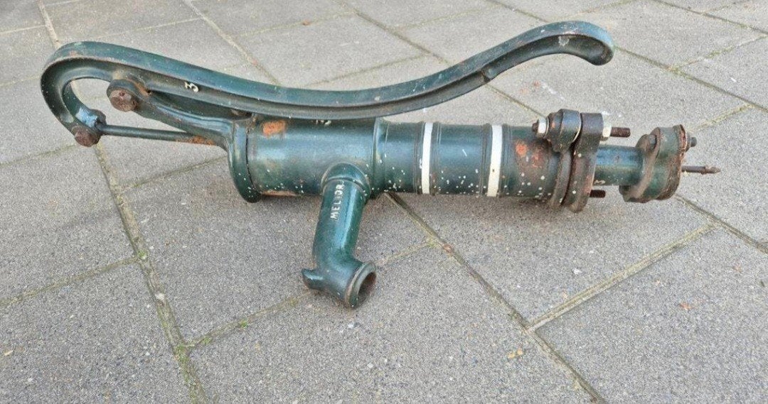 Antieke gietijzeren handpomp waterpomp zwengelpomp

Hoogte 7, Ophalen, Gebruikt, Onbekend, Onbekend
