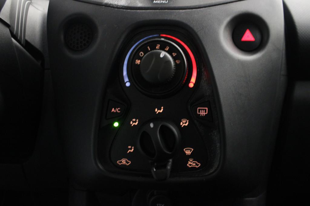 Toyota Aygo 1.0 VVT-i x-fun (bj 2017), Auto's, Toyota, Voorwielaandrijving, Stof, 4 stoelen, Origineel Nederlands