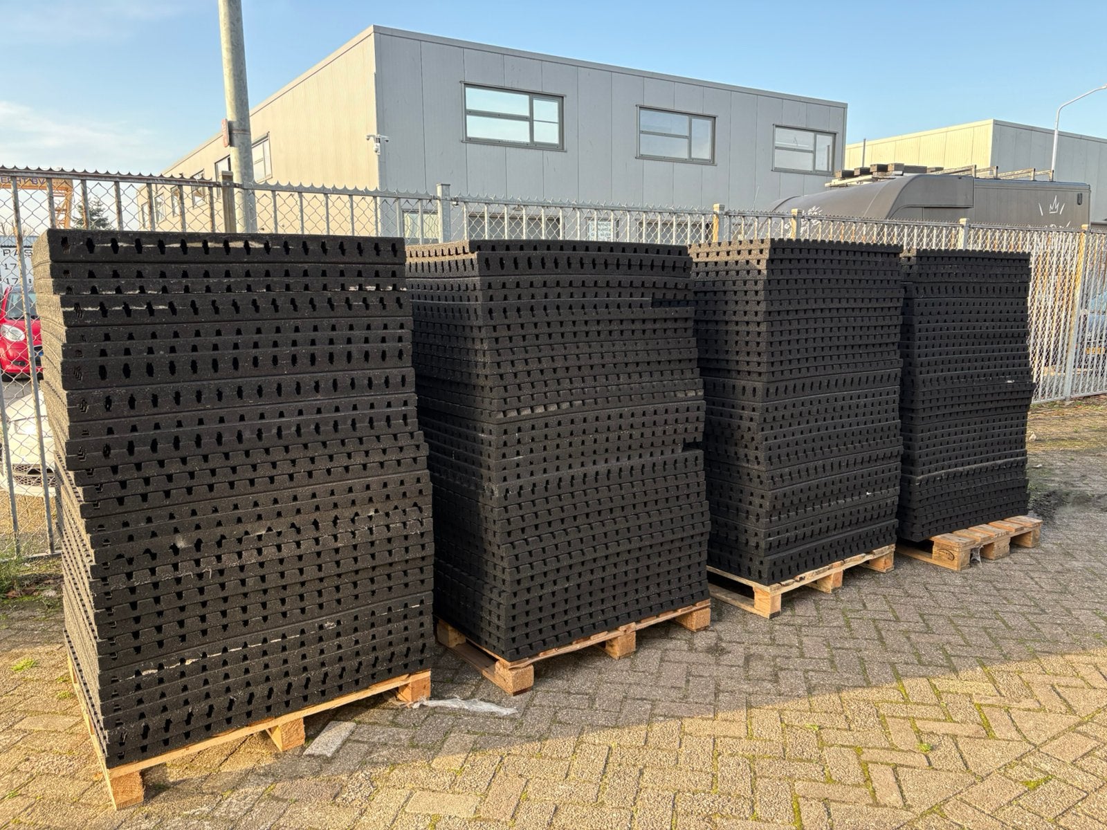 100 m2 rubberen matten 1 x 1 x 4 cm tegels mat, Rubberen matten, Zwart, 1 x 1 x 4 cm