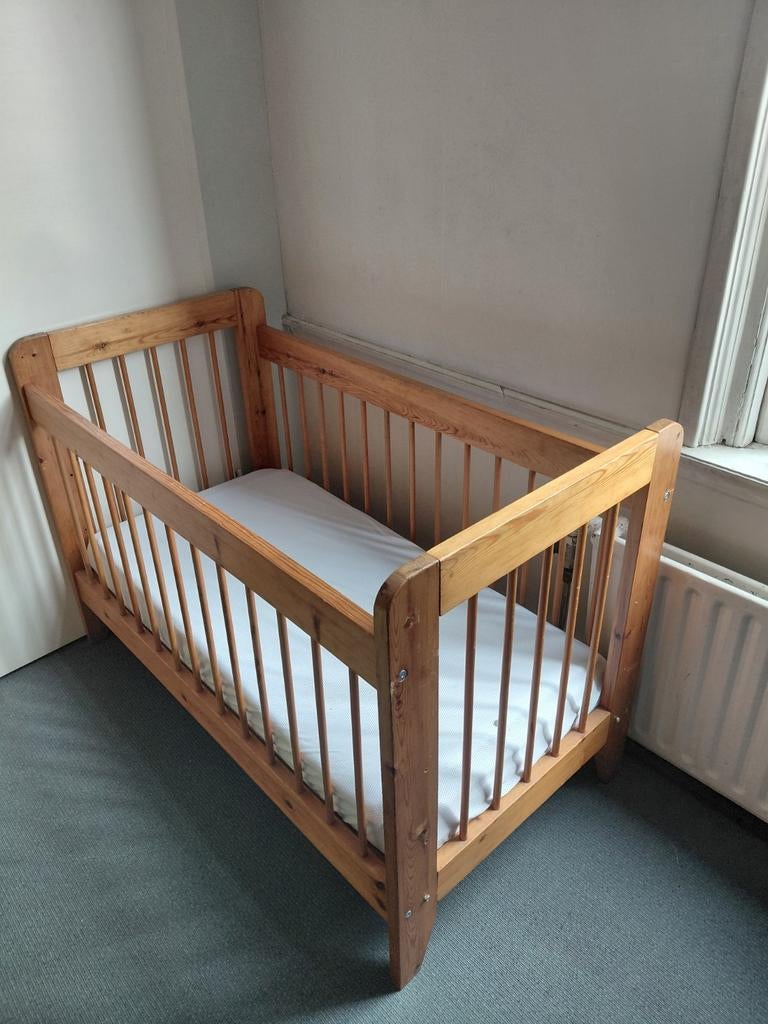 Peuter Bed 120x60, incl ademend matras, Kinderen en Baby's, Kinderkamer | Bedden, Gebruikt, Ophalen of Verzenden, Minder dan 140 cm