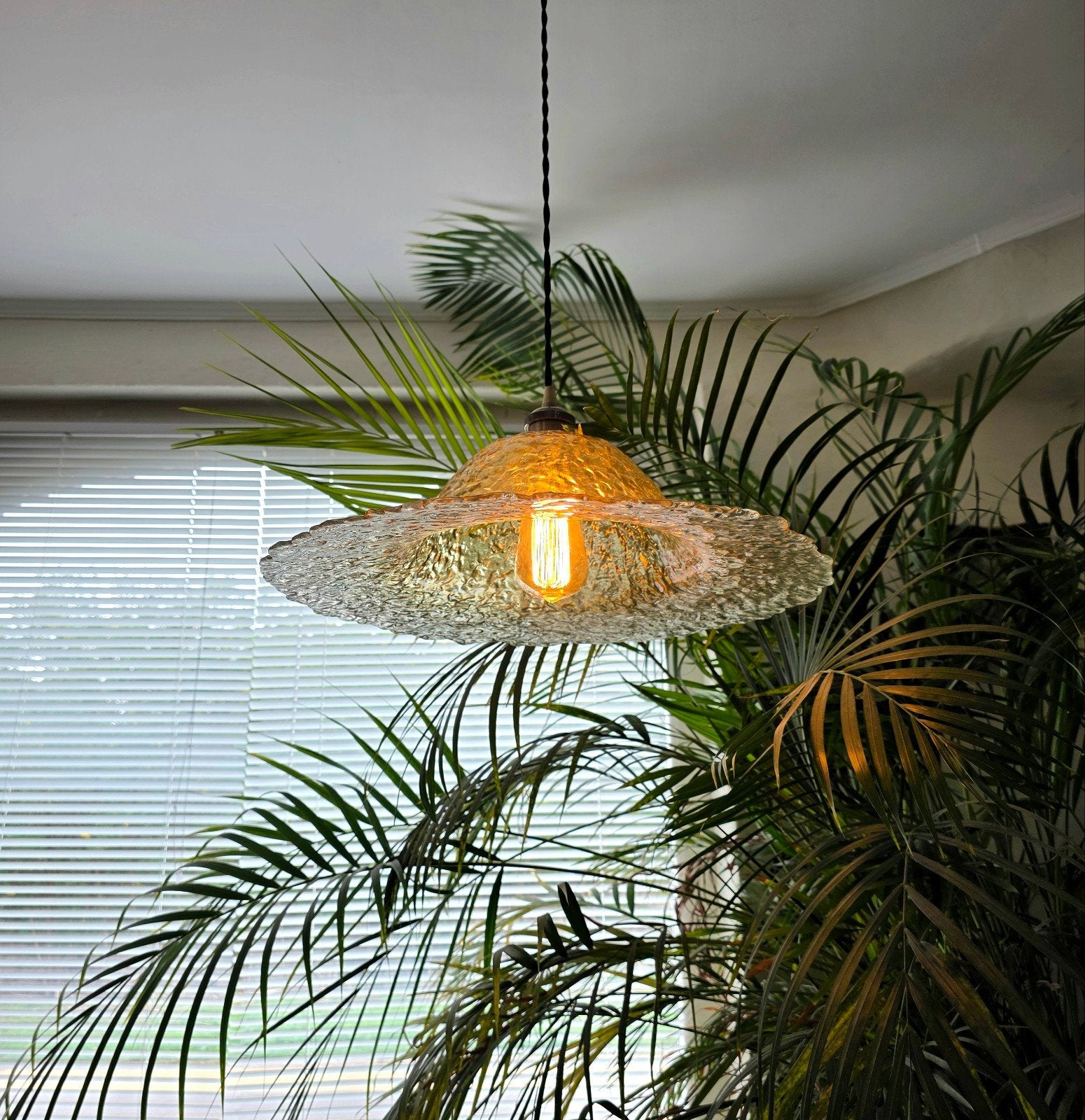 Vintage grote amberkleurige glazen hanglamp., Ophalen of Verzenden
